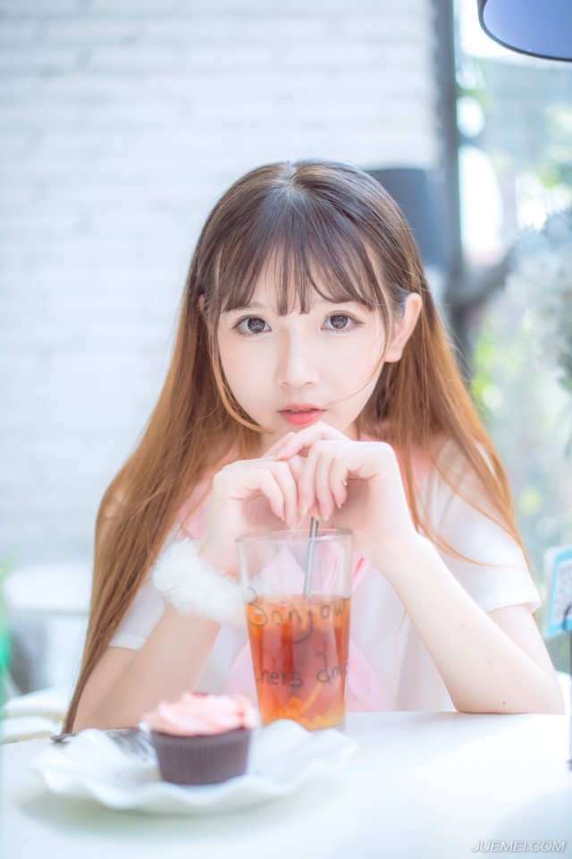 生活，是一种缓缓如夏日流水般地前进，我们不要焦急我们三十岁的时候，不应该去急五十岁的事情，我们生的时候，不必去期望死的来临，这一切，总会来的。